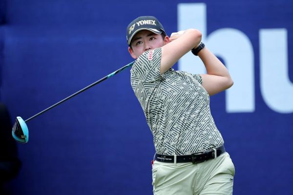 Akie Iwai catches fire, storms to lead at Portland