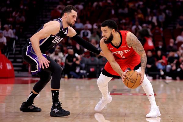 Balanced scoring pushes Kings past Rockets