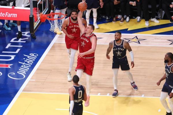 Nikola Jokic, Giannis Antetokounmpo stay atop All-Star voting