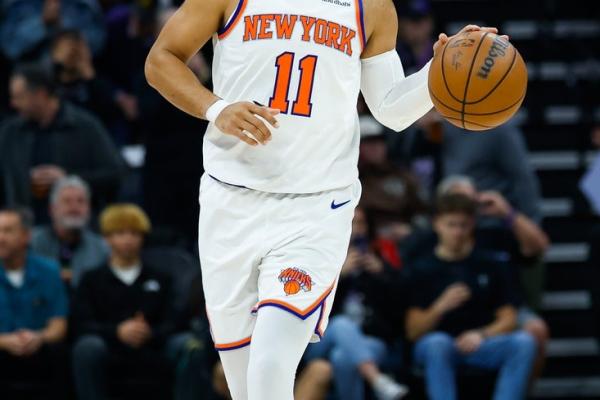 Knicks’ Jalen Brunson exits vs. Kings due to ankle injury