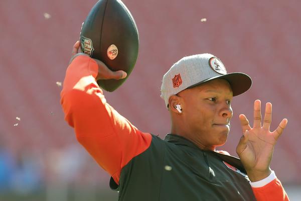 Patriots sign QB Josh Dobbs