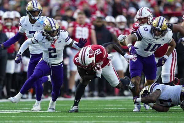 Wisconsin upsets No. 23 Washington to snap 6-game skid