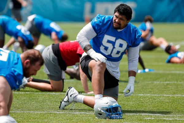 Lions star OT Penei Sewell injures foot in practice