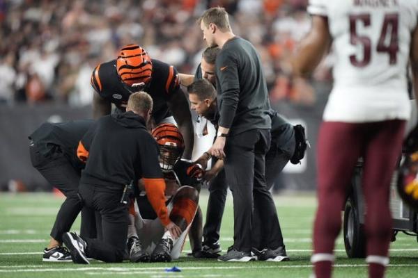 Bengals RT Trent Brown exits due to knee injury thumbnail