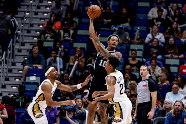 Pelicans overcome 19-point deficit to rally past Spurs for second straight win