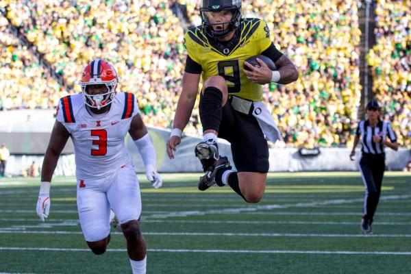 Dillon Gabriel, No. 1 Oregon have no issues taking down No. 20 Illinois