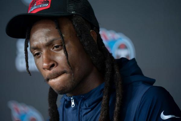 Reports: Titans WR DeAndre Hopkins injures knee, out 4-6 weeks