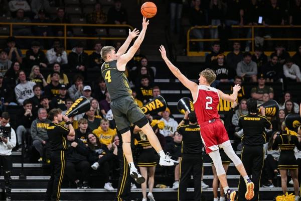 Josh Dix scores 23 to propel Iowa past South Dakota