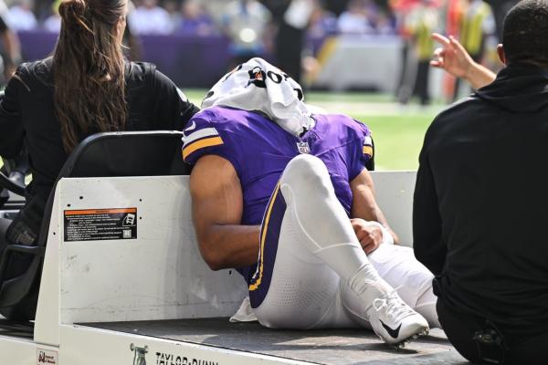 Vikings WR Rondale Moore (knee) ruled out for season thumbnail