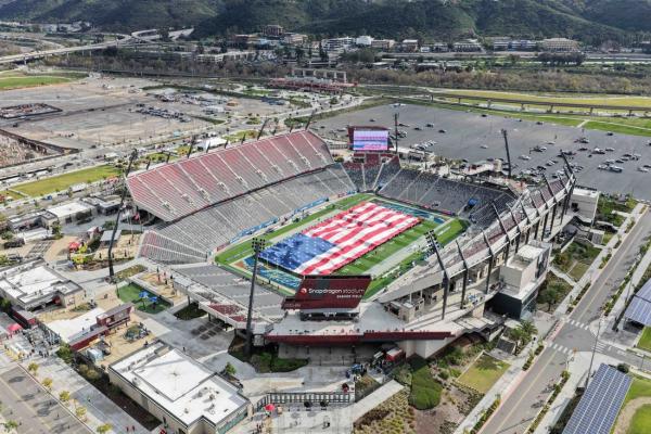 SMU avoids collapse, holds off No. 17 Arizona at Holiday Bowl