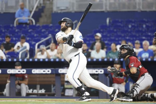 Lourdes Gurriel Jr. fuels 4-run seventh as D-backs beat Marlins