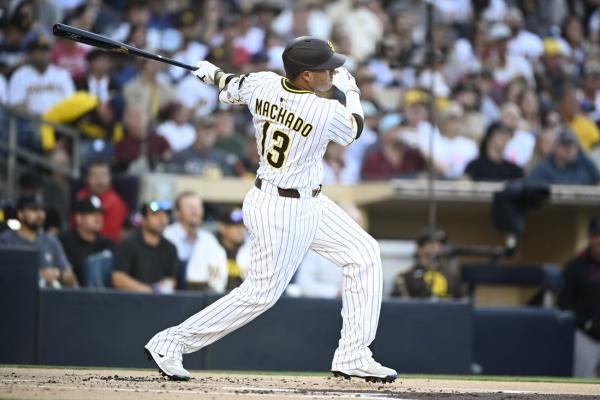 Padres star Manny Machado collects 2,000th career hit