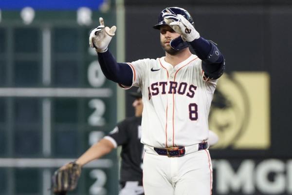 Christian Walker powers Astros to 10-2 win over White Sox