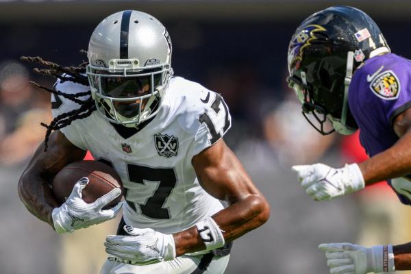 Raiders star WR Davante Adams (hamstring) limited at practice thumbnail