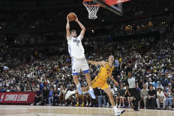 Cooper Flagg scores 10 in Summer League debut; Mavs edge Lakers