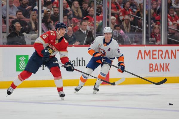 Panthers dispatch Islanders to win third straight