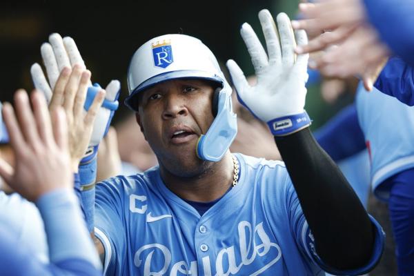 Salvador Perez hits two homers as Royals rout Cubs