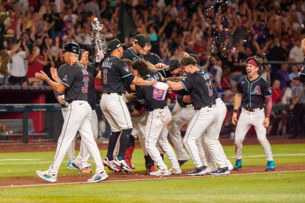 MLB roundup: Down 4 in 9th, D-backs walk off Padres
