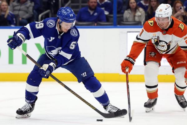 Jake Guentzel, Lightning emerge with shootout win over Ducks