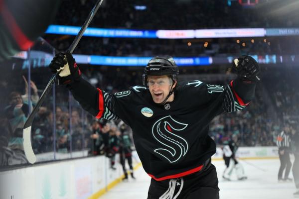 Berkly Catton's first 2 goals lead Kraken past Bruins