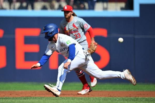 Blue Jays edge Cardinals for series sweep