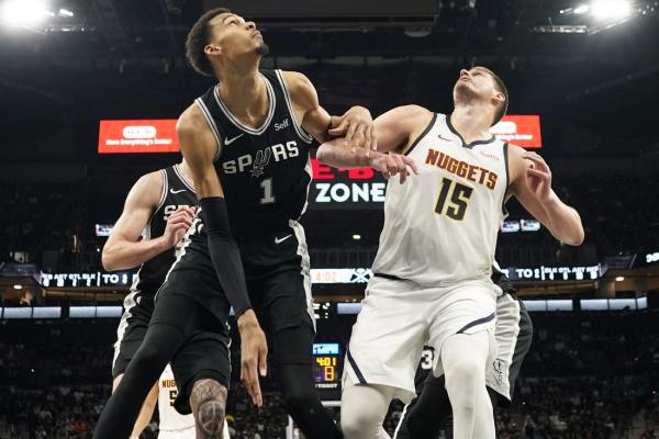 Spurs, Nuggets set to begin whirlwind back-to-back thumbnail