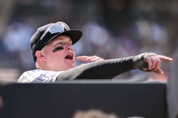 Braves add veteran OF Alex Verdugo to active roster