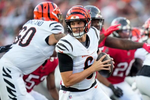 Bengals QB Jake Browning sidelined by rib injury thumbnail