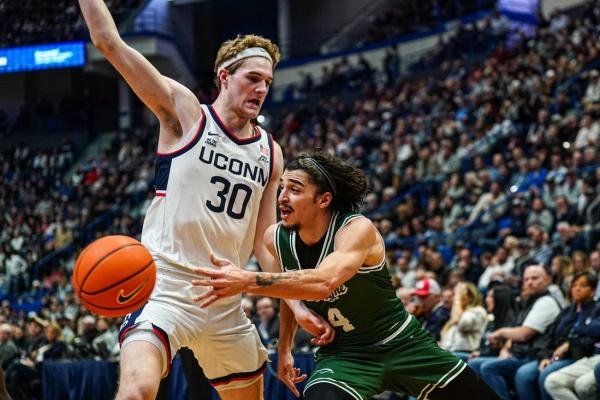 No. 3 UConn completely dominates Le Moyne