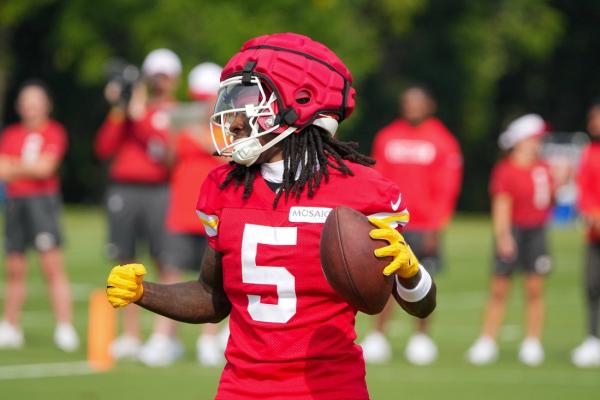 Chiefs WR Hollywood Brown (leg) carted off field