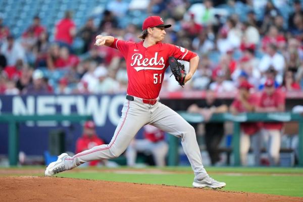 Brady Singer, Reds down Angels, cut wild-card deficit thumbnail