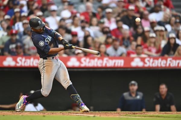 Cal Raleigh hits MLB-leading 40th HR as Mariners power past Angels