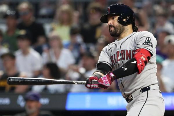 Reports: Mariners acquire 3B Eugenio Suarez from D-backs