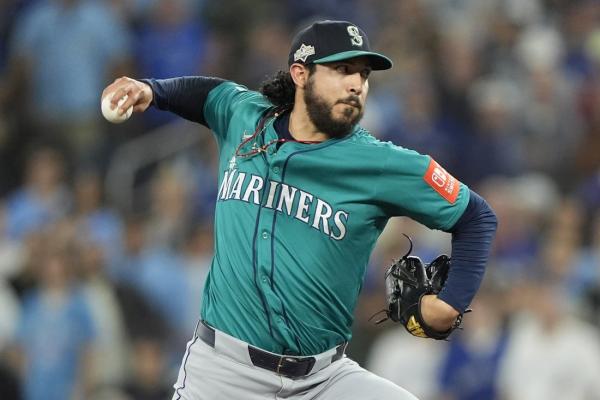Reports: Mariners exercise closer Andres Munoz’s option