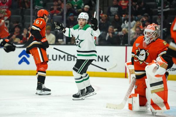 Fast start steers Stars to blowout win against Ducks