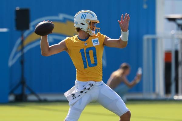 Chargers QB Justin Herbert (foot) could miss weeks thumbnail