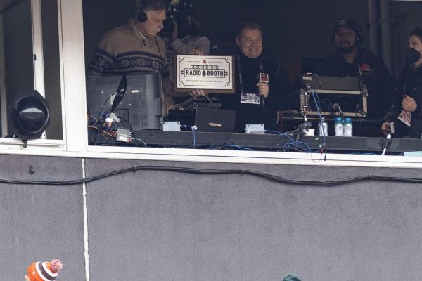 Browns radio announcer Jim Donovan dies of cancer at 68