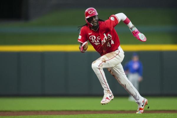 Reds use trio of homers to go one back of Mets, erase Cubs