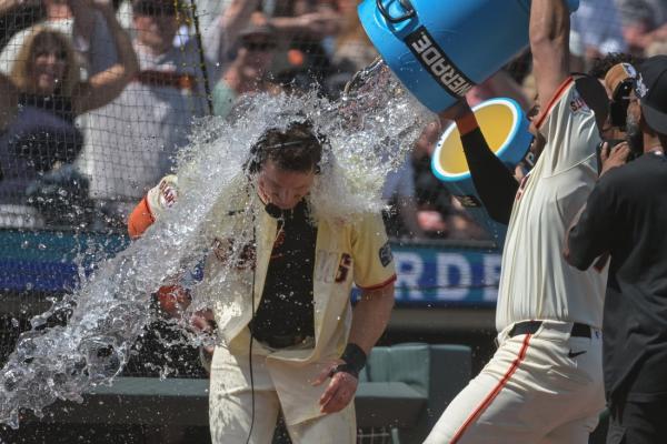 MLB roundup: Giants walk off Braves on 2-out HR in 9th