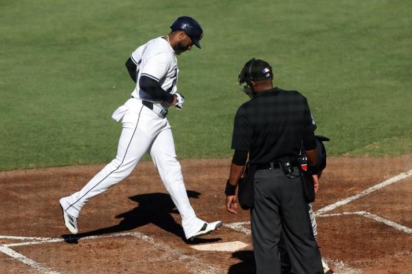 Braves smack four HRs to slay Rays