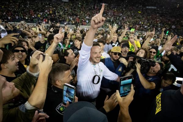 Oregon still No. 1 as Big Ten crowds top five of CFP rankings