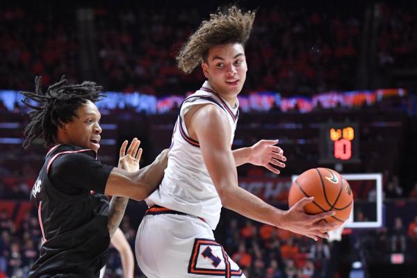 Remarkable run to finish 1st half helps No. 16 Illinois bury Rutgers