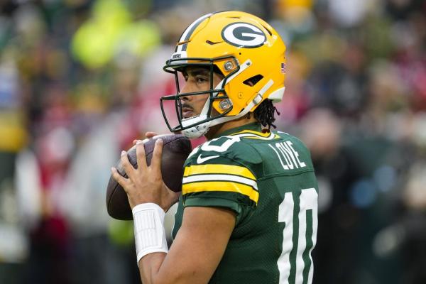 QBs headline Packers-Dolphins Thanksgiving night matchup thumbnail