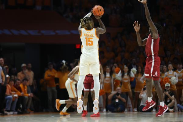 No. 5 Tennessee stuns No. 6 Alabama on Jahmai Mashack buzzer-beater