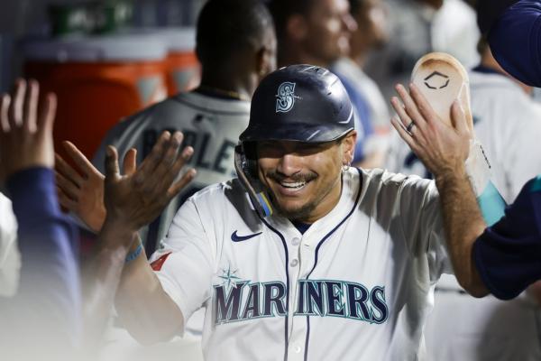 Four-run outburst lifts Mariners over Cardinals