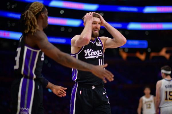 Kings hope to find answers in meeting with Mavs