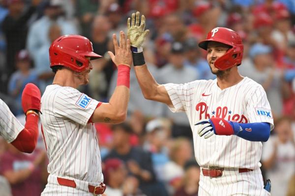 Bryce Harper’s two homers highlight Phillies’ rout of M’s