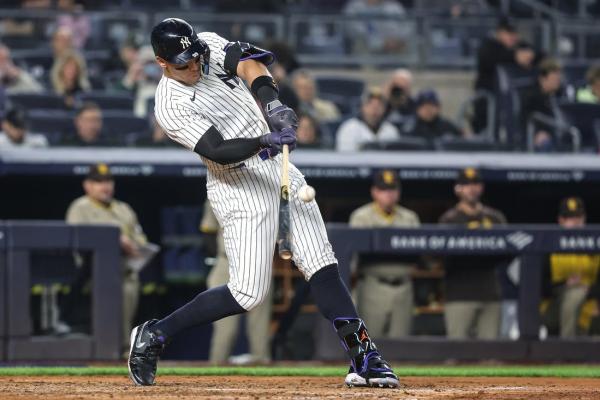 Yankees use 10-run inning to rout hot Padres