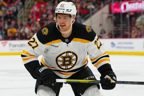 Bruins D Hampus Lindholm sidelined multiple weeks