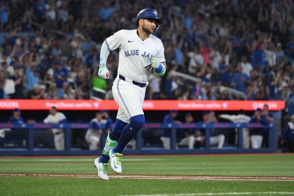 Blue Jays sweep Angels, win eighth in a row thumbnail